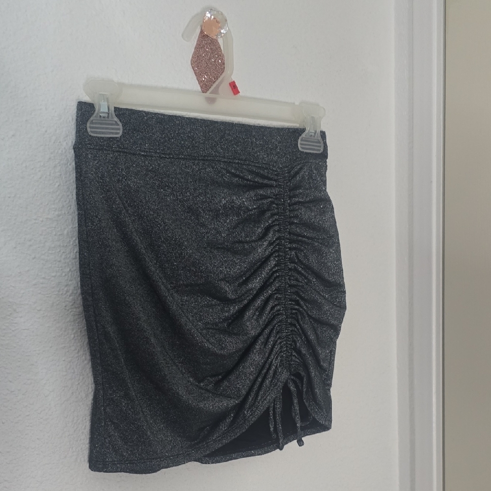 Hollister Elegant Black Shimmer Ruched High Waisted Skirt (EUC)(XS)🖤